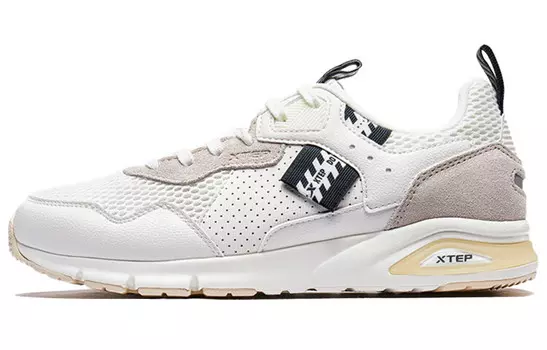 Кроссовки женские Lifestyle Low-top белые/черные Xtep