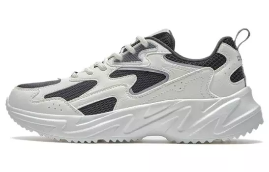 Кроссовки женские Lifestyle Low-top белые/черные Xtep