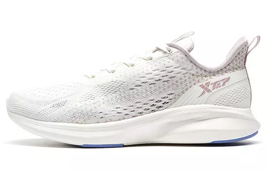 Кроссовки женские с низким верхом белого цвета Xtep