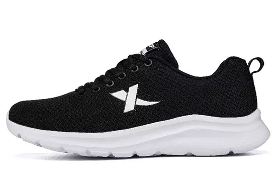 Кроссовки женские с низким верхом, черные/белые Xtep