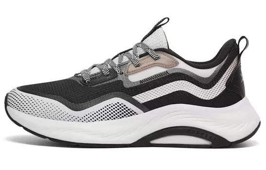 Кроссовки женские с низким верхом, черные/белые Xtep