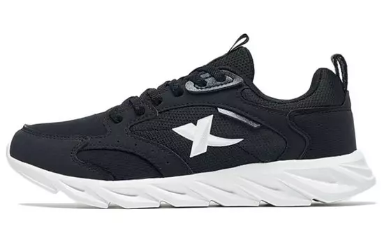 Кроссовки женские с низким верхом, черные/белые Xtep