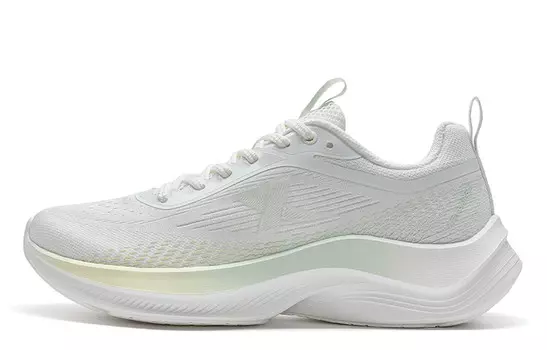 Кроссовки женские с низким верхом Sail Белый/светло-жасминовый Xtep