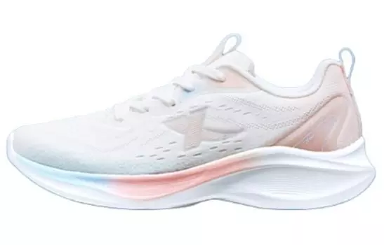 Кроссовки женские с низким верхом Sail Белый / Вишневый падающий розовый / Микроволновый синий Xtep