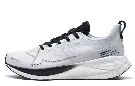 Кроссовки женские Two Thousand Kilometers 1.0 Low-top черные/белые Xtep