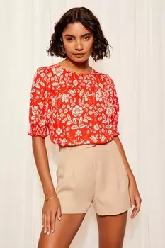 Круглый вырез, присборенные манжеты, шорты, рукава, топ Friends Like These, красный