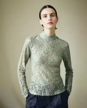 Кружевная женская блузка со слегка высоким воротником Maksu, светло-серый