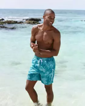 Купальные шорты Chiemsee "Esra" с принтом джунглей, бирюзовый