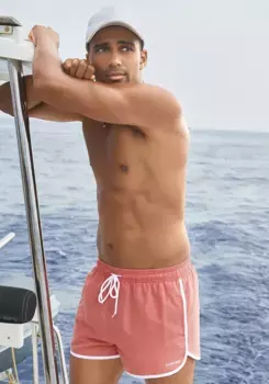 Купальные шорты Chiemsee с контрастной окантовкой, цвет Lachs