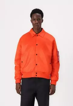 Куртка-бомбер COACH LOGO JACKET Alpha Industries, оранжевый