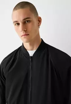 Куртка-бомбер LIGHTWEIGHT Bershka, черный