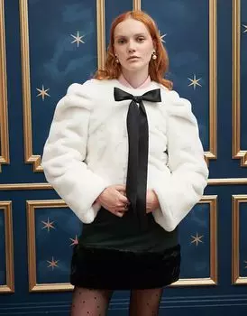 Куртка из искусственного меха Sister Jane с бантом спереди в кремовом и черном цвете