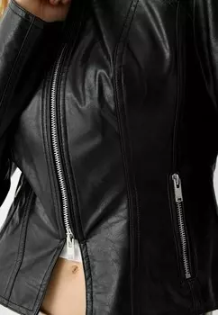 Куртка из искусственной кожи Bershka, черный