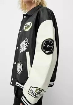 Куртка из искусственной кожи EFFECT WITH PATCHES Bershka, черный деним