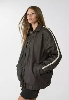 Куртка из искусственной кожи WITH TRIM DETAIL Stradivarius, коричневый