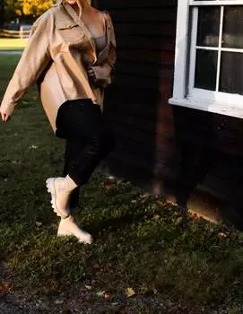 Куртка из кленовой кожи бежевого цвета Curve Market