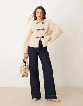 Куртка из плюшевого флиса с пряжками кремового цвета Vila