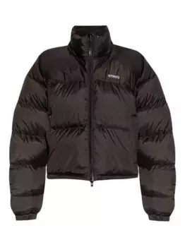 Куртка-пуховик с вышитым логотипом VETEMENTS, черный