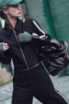 Куртка с боковой отделкой ZARA, черный