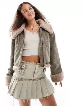 Куртка свободного покроя из искусственной овчины армейского зеленого цвета Urban Revivo