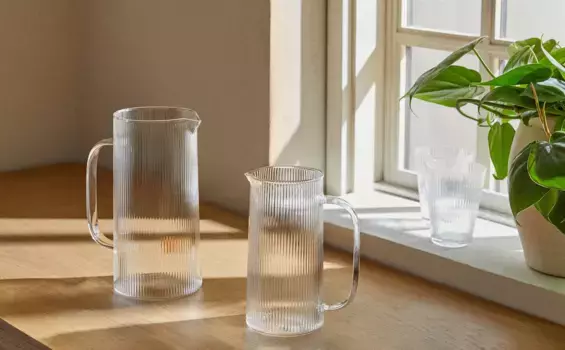 Кувшин из боросиликатного стекла с линейным дизайном Zara Home, синий