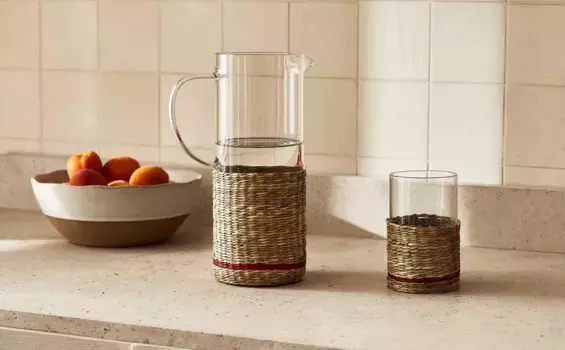 Кувшин с подставкой из ротанга Zara Home, тауп-коричневый