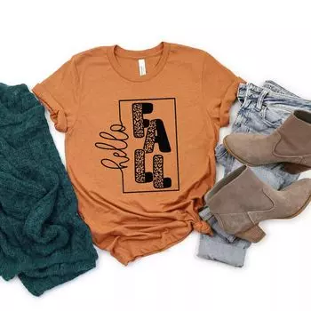 Квадратная футболка с короткими рукавами и рисунком Hello Fall Simply Sage Market