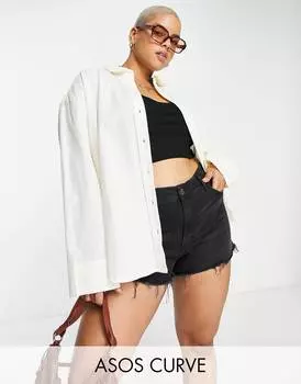 Льняная рубашка свободного кроя с глубоким подолом цвета слоновой кости ASOS DESIGN Curve