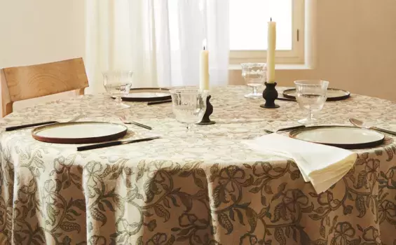 Льняная скатерть с растительным принтом Zara Home, зеленый
