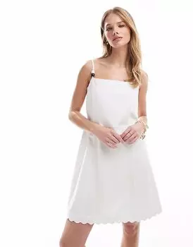 Льняное мини-платье French Connection с фестончатым подолом белого цвета