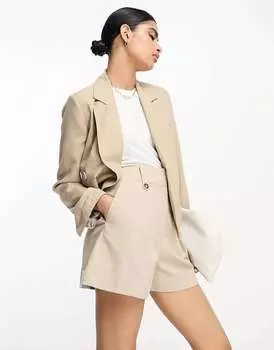 Льняные шорты нейтрального цвета с хлястиками для мамы ASOS