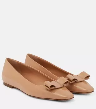 Лакированные балетки Vara Bow Ferragamo, бежевый