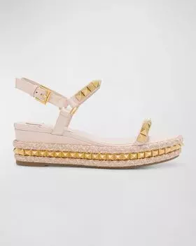 Лакированные босоножки на танкетке Pyraclou с шипами Christian Louboutin, цвет F608 Lechelin Leche