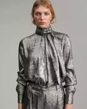 Ламинированная женская блузка с бантом Lola Casademunt, серебрянный