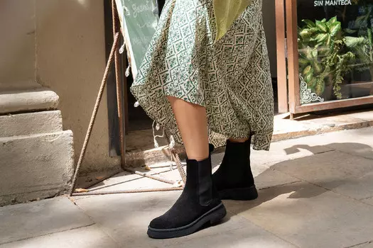 Лаосские ботинки на плоской подошве Camila'S, черный