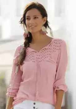 LASCANA Блузка из крепа, с вышивкой люверсов, женская блузка, свободного кроя, лиловый