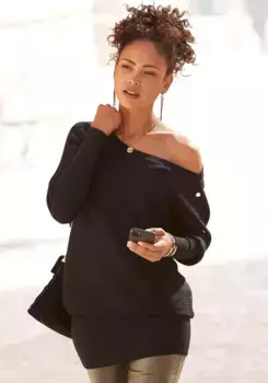 LASCANA длинный свитер, с декоративной фурнитурой на рукаве, элегантный вязаный свитер, черный