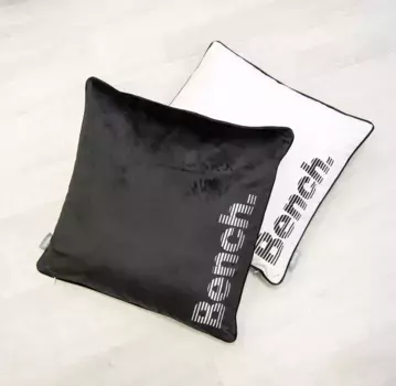 Лавка. Декоративная подушка "скамья", чехол на подушку с двусторонним узором и окантовкой по всему периметру Bench. 50х50 см, черный