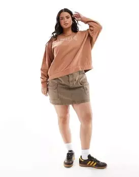 Lee — коричневая толстовка с круглым вырезом и логотипом в студенческом стиле