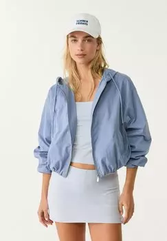 Легкая куртка BALLOON FIT Stradivarius, светло-голубой