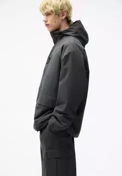 Легкая куртка Label Hooded PULL&BEAR, черный