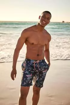 Легкие быстросохнущие шорты с принтом «Deep Dive» и эластичной резинкой на талии Animal, розовый