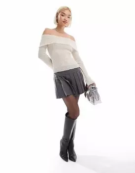 Легкий трикотажный топ Stradivarius STR с открытыми плечами цвета экрю