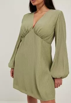 Летнее платье NA-KD, зеленый