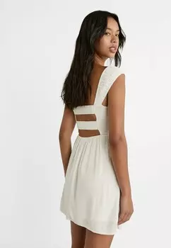 Летнее платье Stradivarius, белое