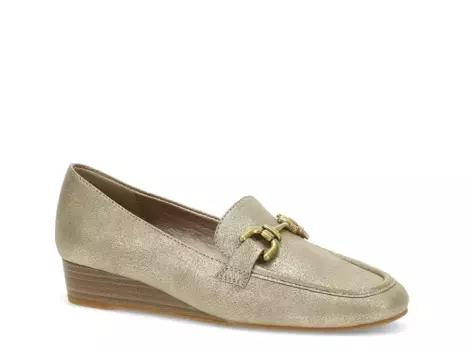 Лоферы Caddie Wedge Loafer Baretraps, цвет champagne