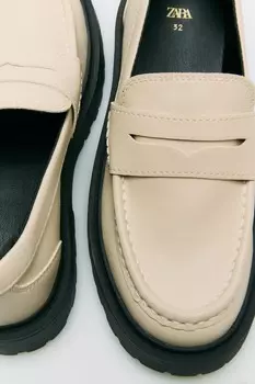 Лоферы на трековой подошве ZARA, экрю белый