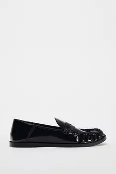 Лоферы с лакированной отделкой ZARA, черный