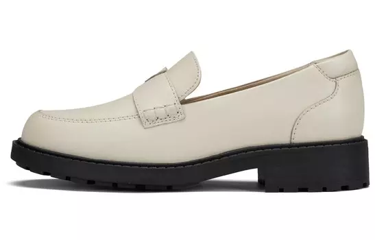 Лоферы женские белые Clarks