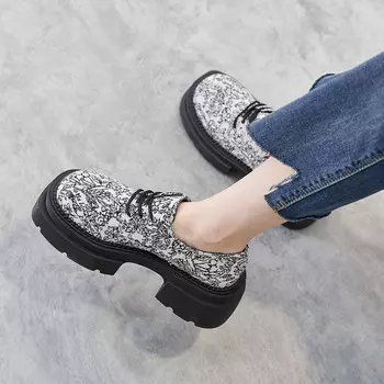 Лоферы женские Komanic, белый